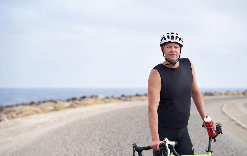 woman with type 2 diabetes and atherosclerotic cardiovascular disease chopping vegetables